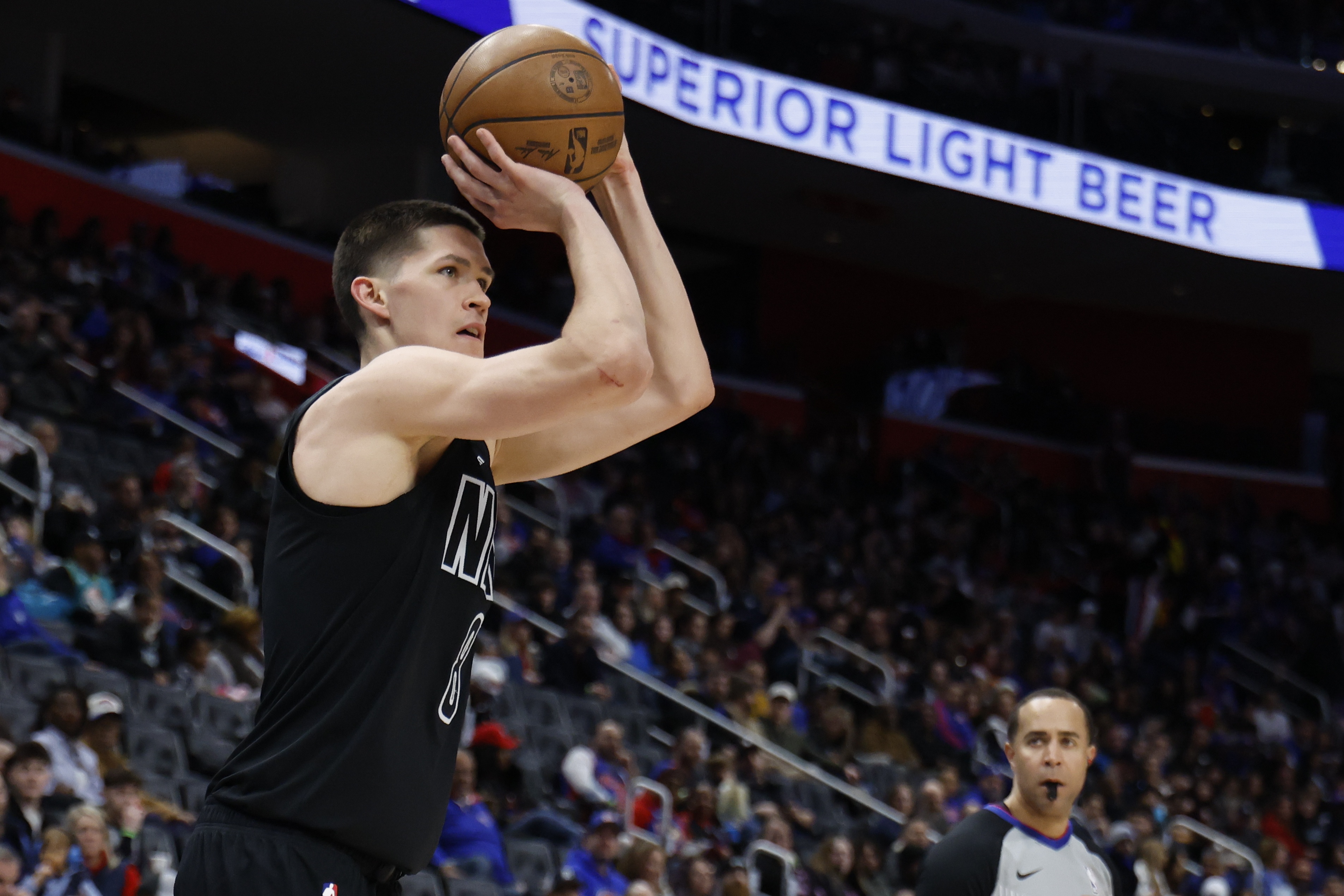 九游-生涯新高！8号秀杰明12中8&amp;6记三分拿下26分4板2助