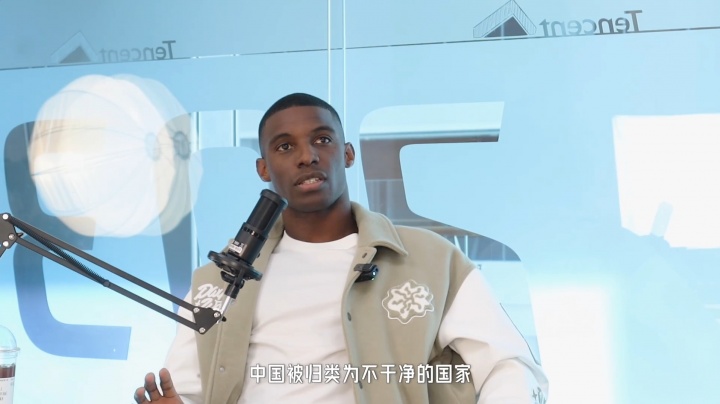 九游娱乐-法比奥：欧洲人说中国脏乱差 我说你们根本不了解 待两周都不想走